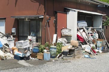 屋外不用品の一括撤去 ビフォー
